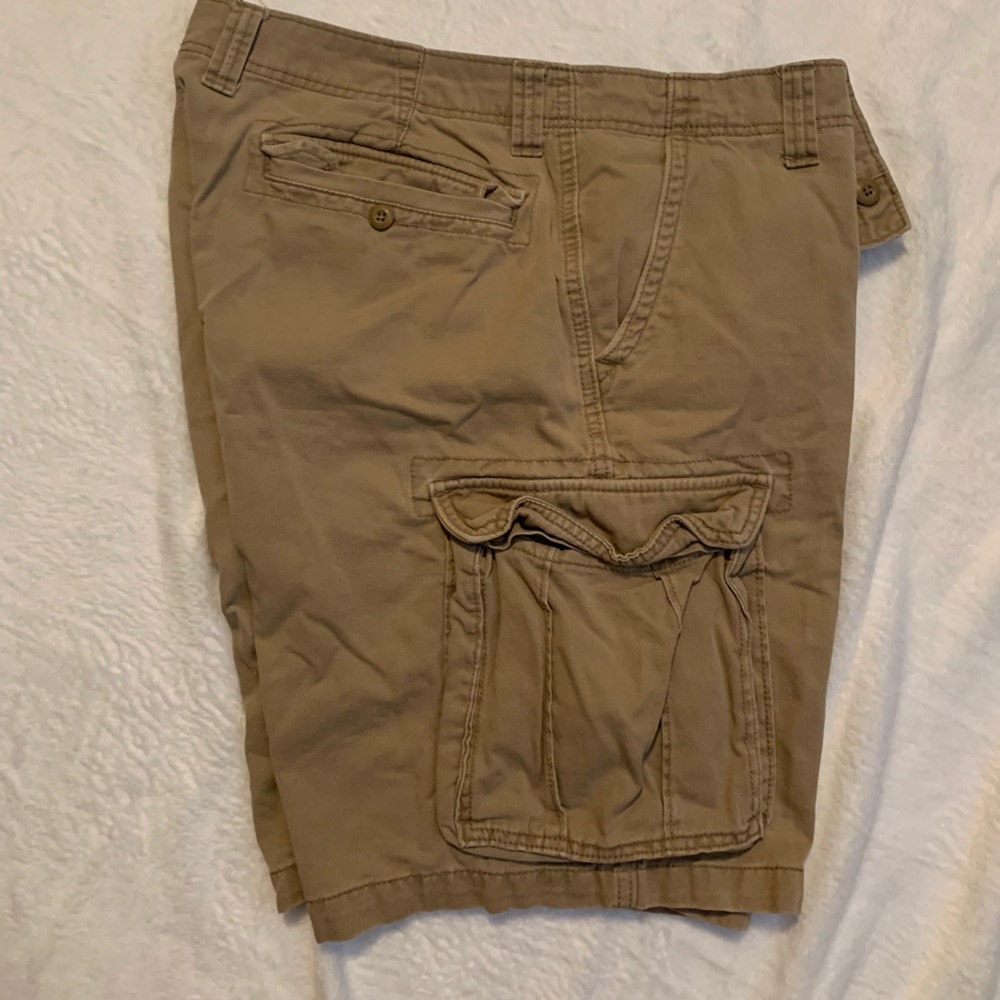 Old Navy broken in Men cargo shorts tan 40W